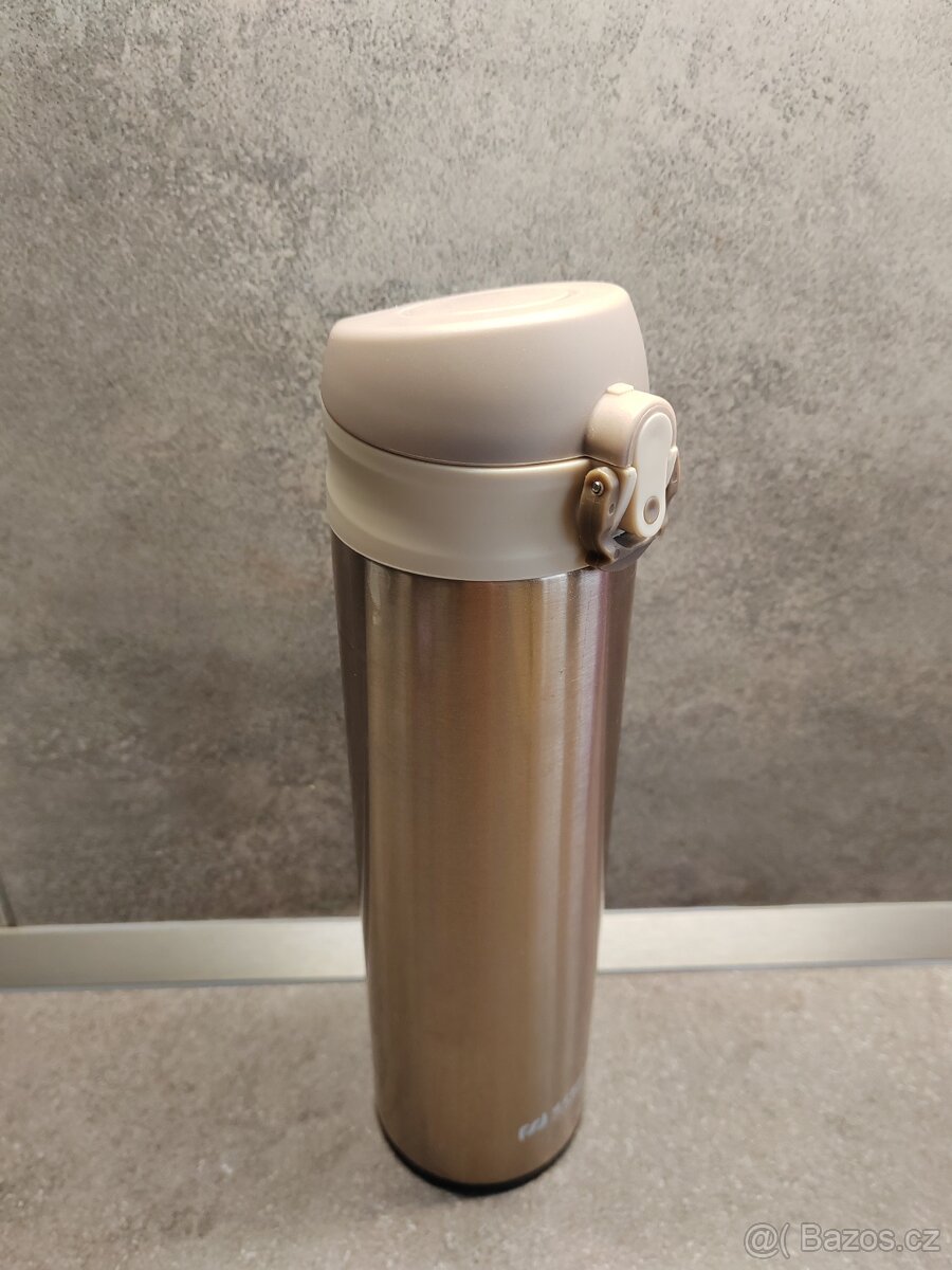 Nerezová termoska o objemu 0,5 L