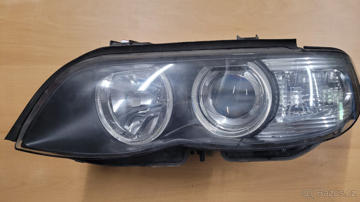 Xenonové adaptivní světlo na BMW X5 E53 facelift levé