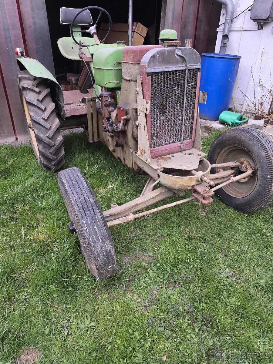 Kolový traktor