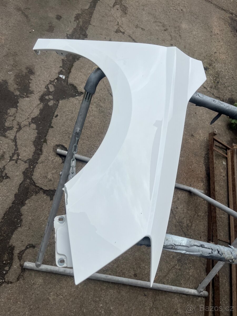 Fabia 3 III pravý blatník Kapota LF9E 9P9P 2020