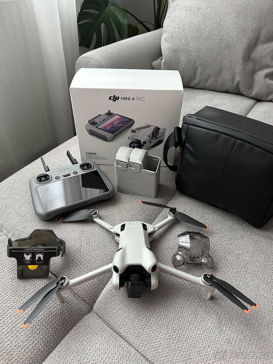 Dron DJI Mini 4 Pro Fly More Combo (DJI RC 2)