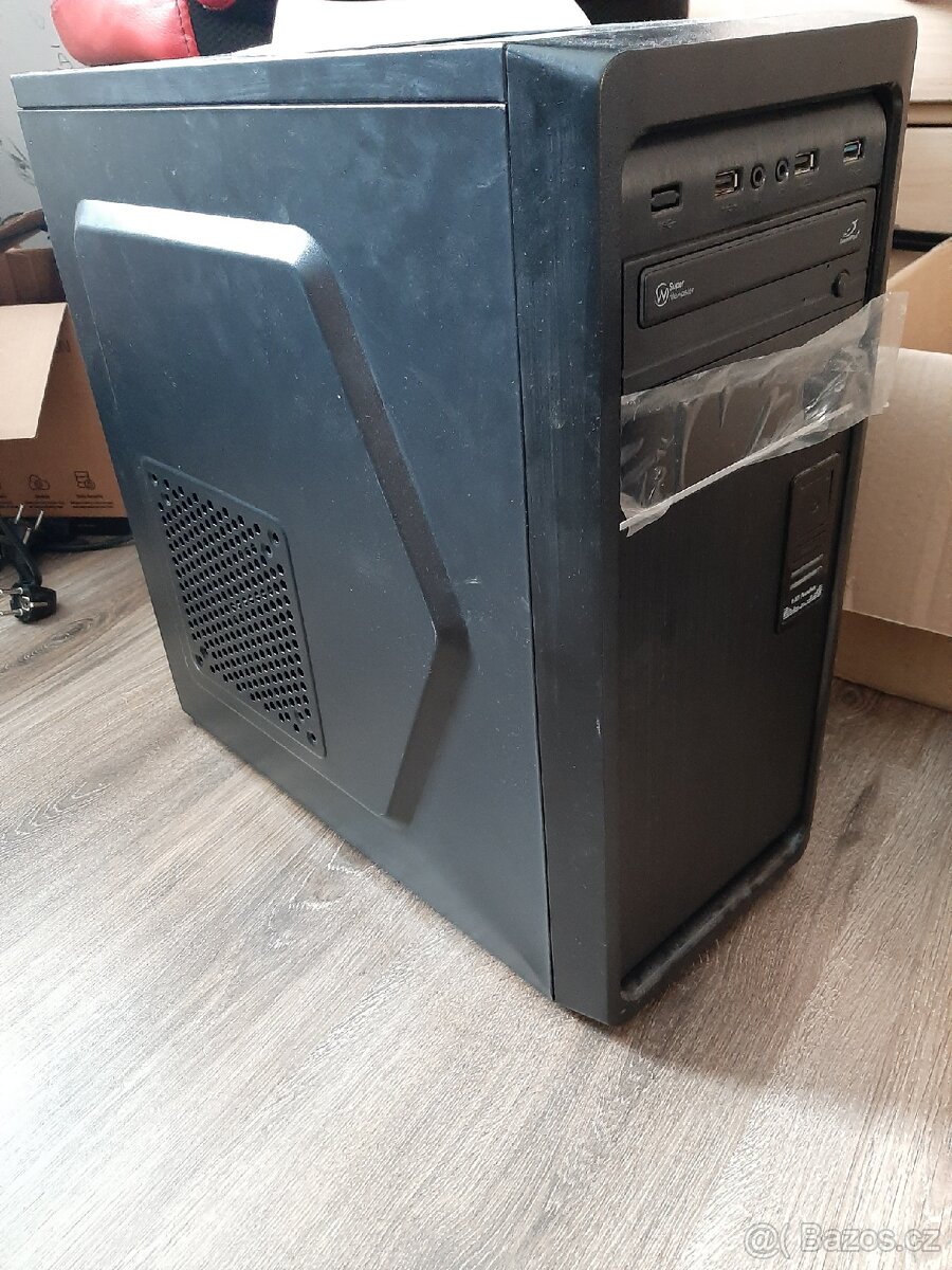 starší HERNÍ PC
