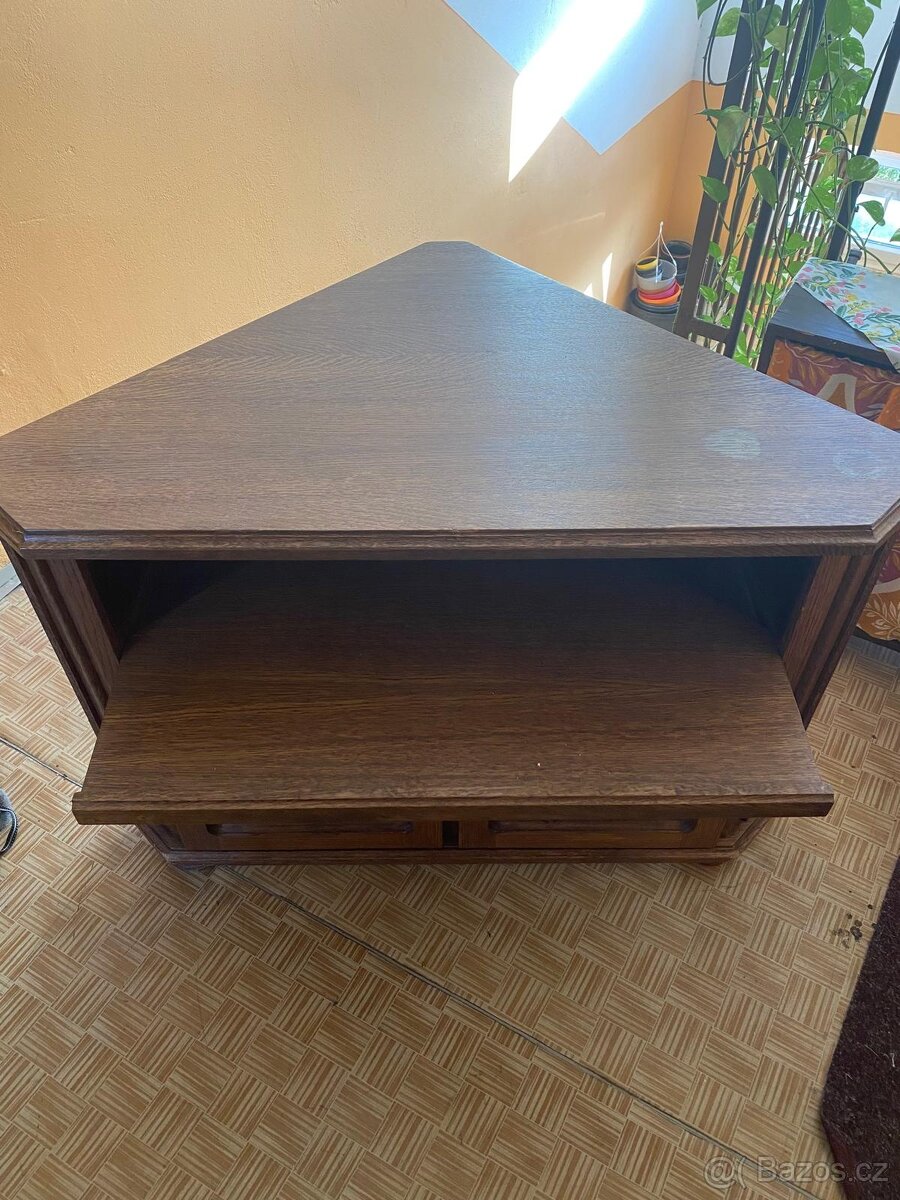 Rohová skříňka