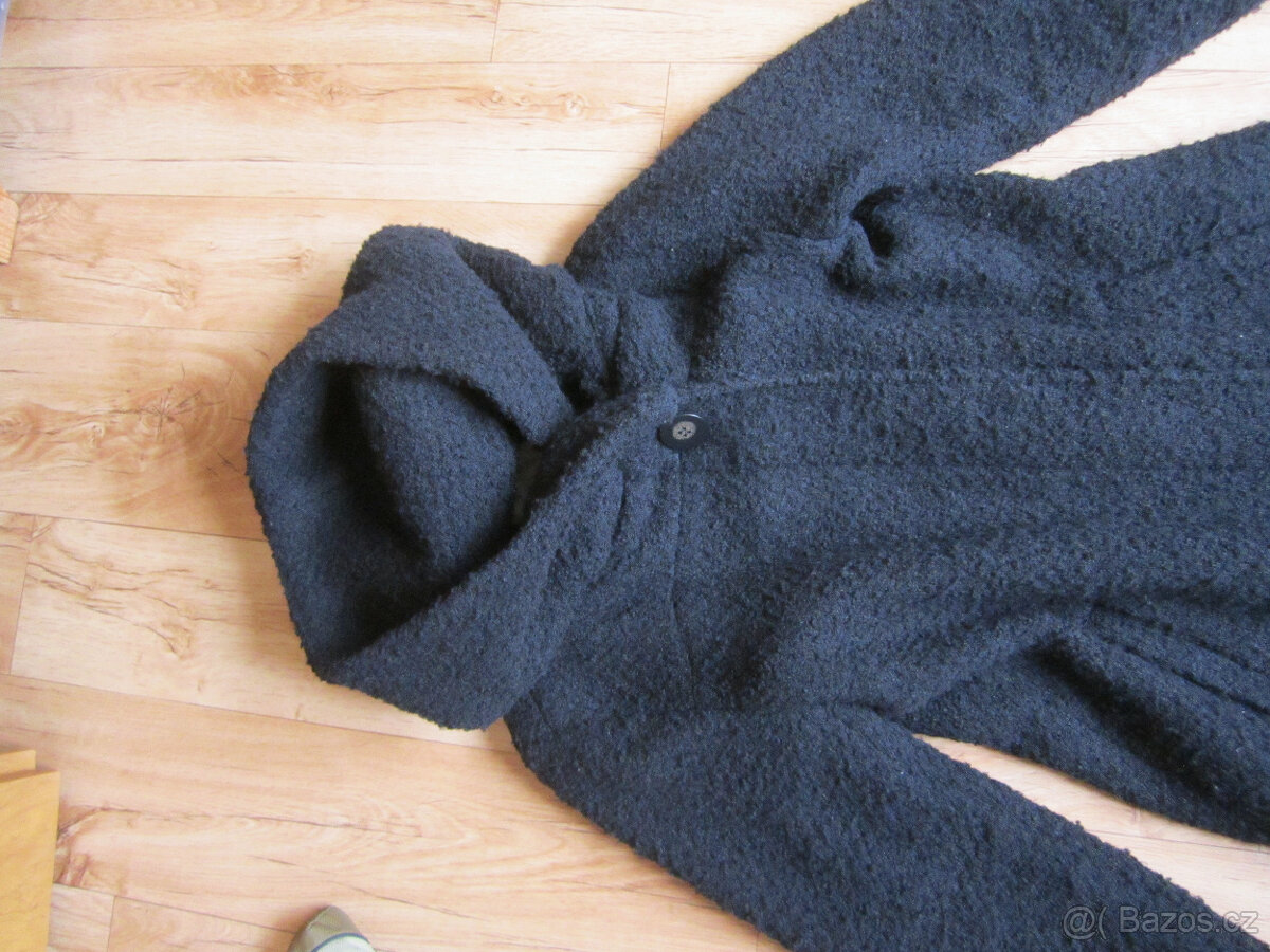 Černý zimní kabát vel. M/L/XL, zapínání na patentky