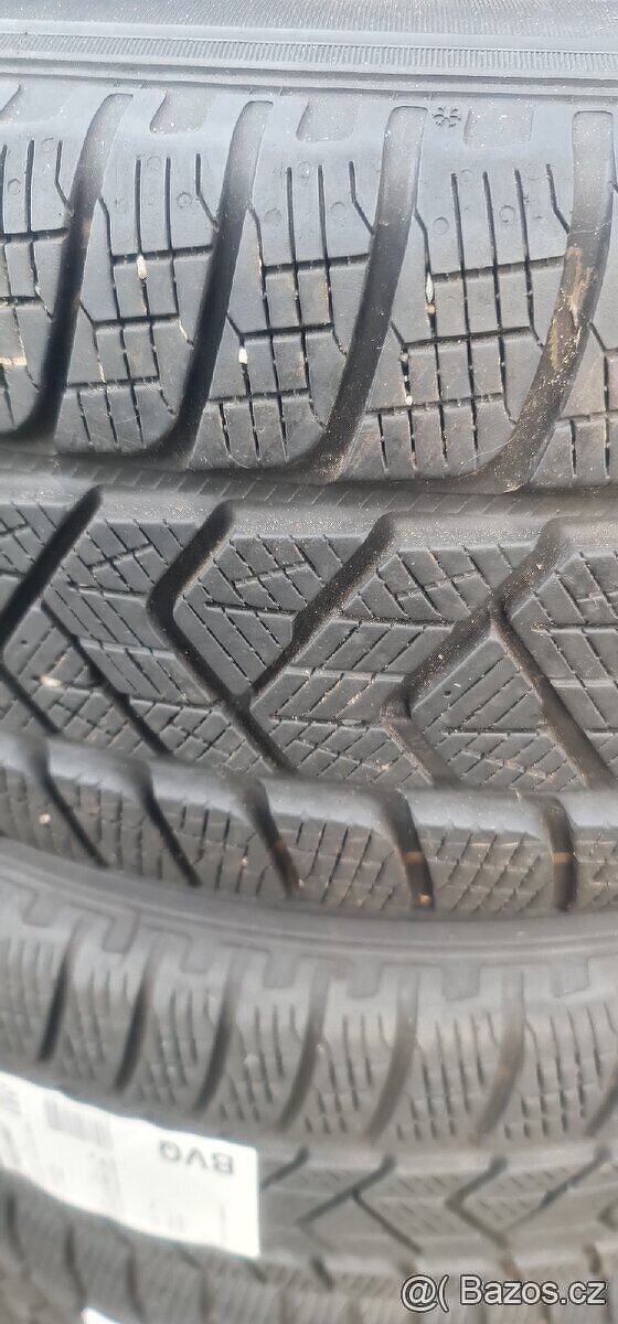 Tiguan Q3 Kodiak Kraná zimní sada 215 65 17 VW Audi Seat - -