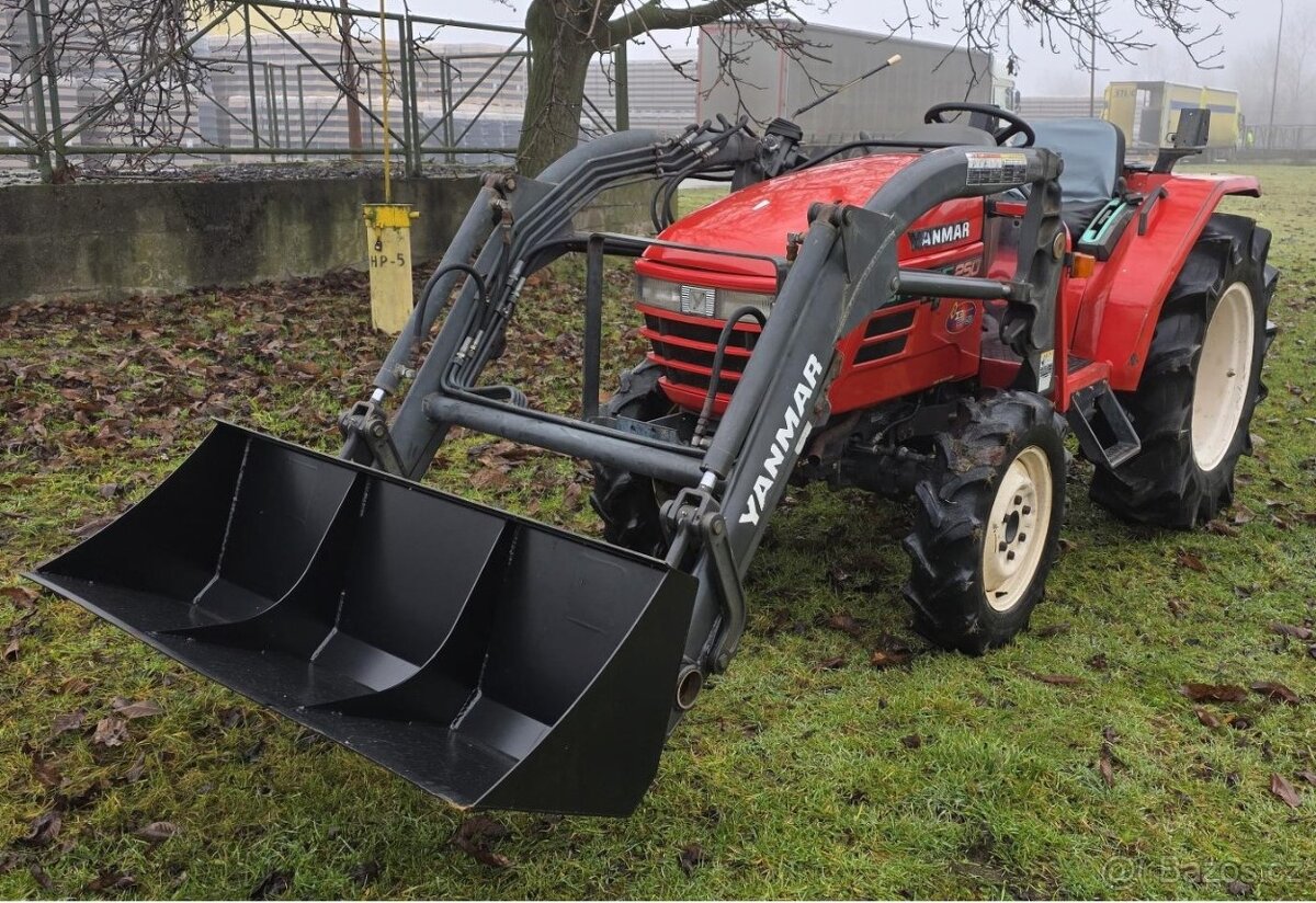 YANMAR AF250D s originálním čelním nakladačem