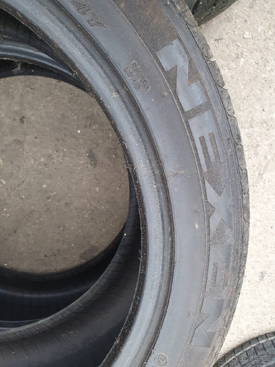 Jeté Pneu 255/45R19 104Y DOT 4715