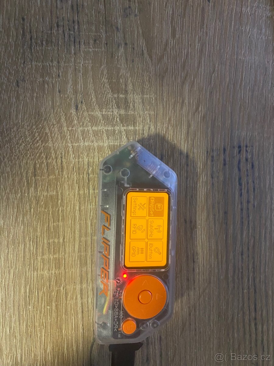 Flipper zero s příslušenstvím