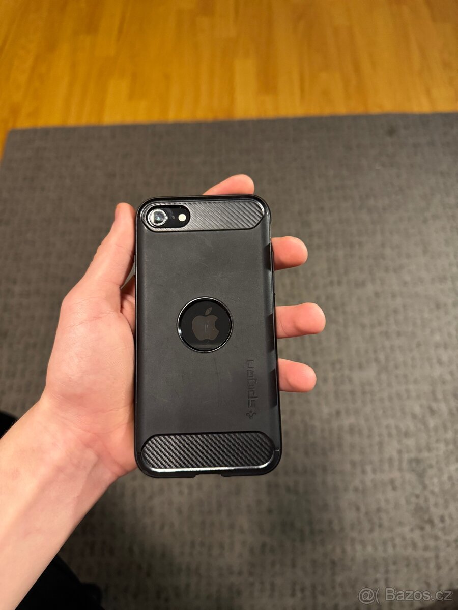 IPhone SE 2020 + příslušenství