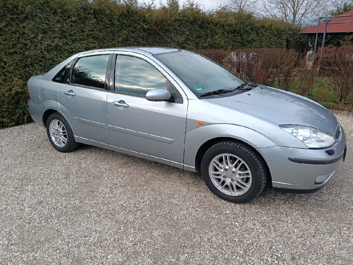 FORD FOCUS 1.6 BENZÍN