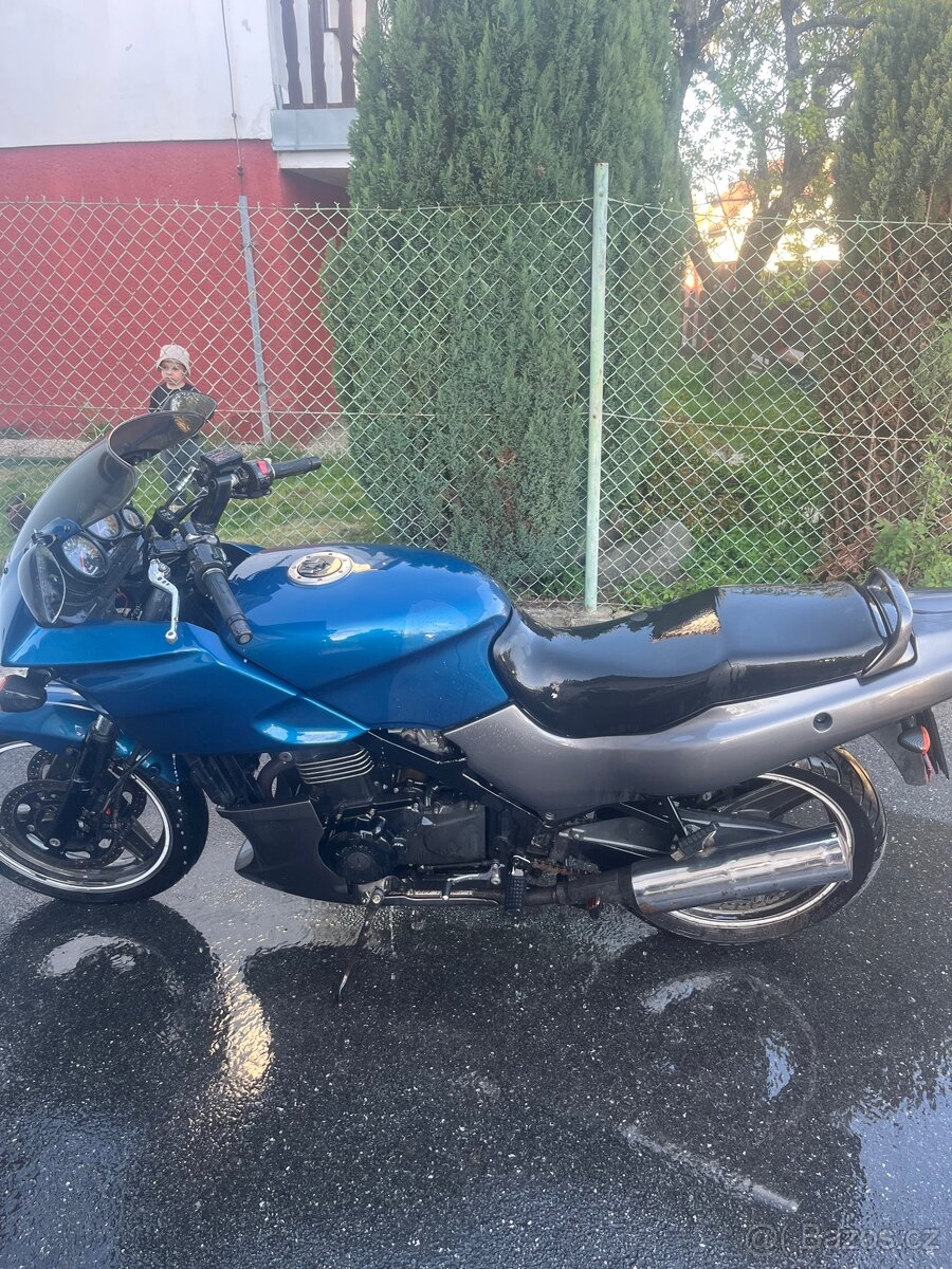 Kawasaki Gpz 500 připravena na sezónu