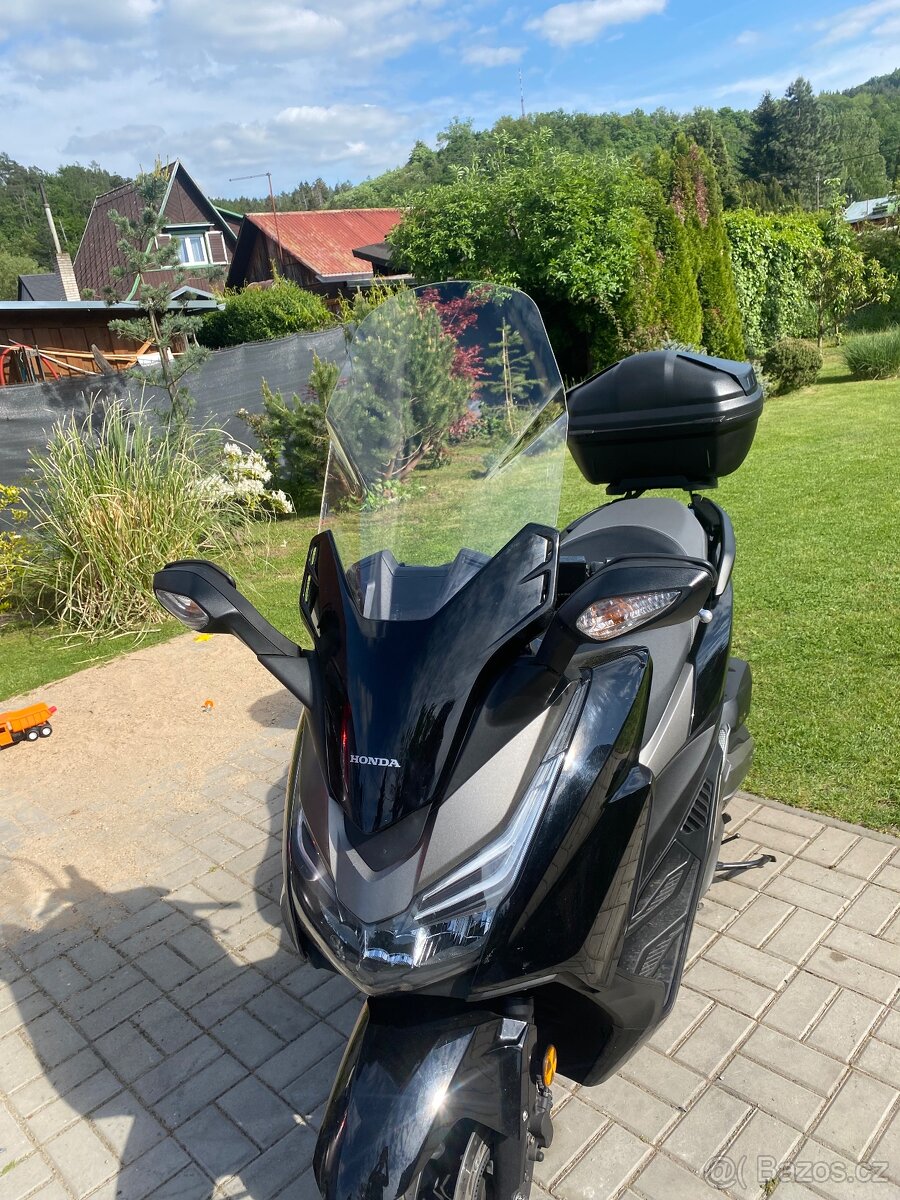 Skútr Honda Forza 125 -vysoké přední plexi