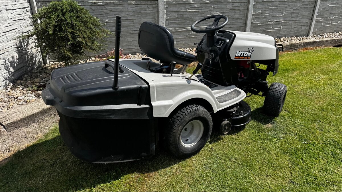 Zachovaly zahradní traktor,traktůrek MTD 12,5HP