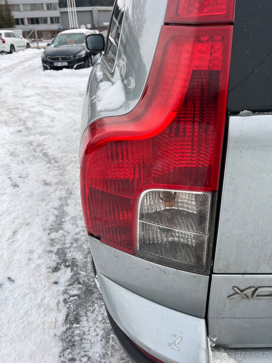 KOUPIM levé zadní světlo Volvo XC90 Není diodové