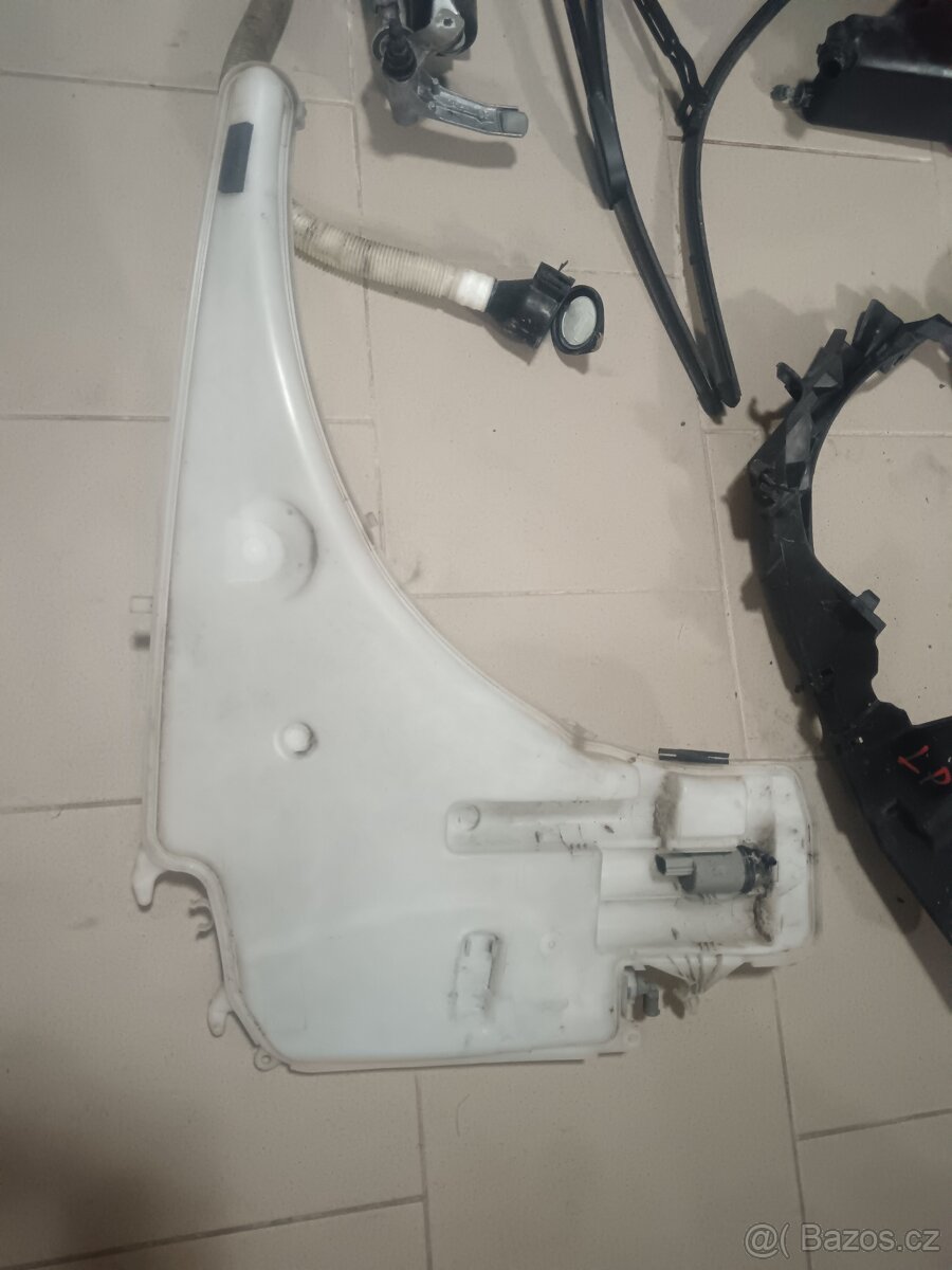Nádobka/ nádržka/ motorek na ostřikovače BMW E90/e91/e92/e93