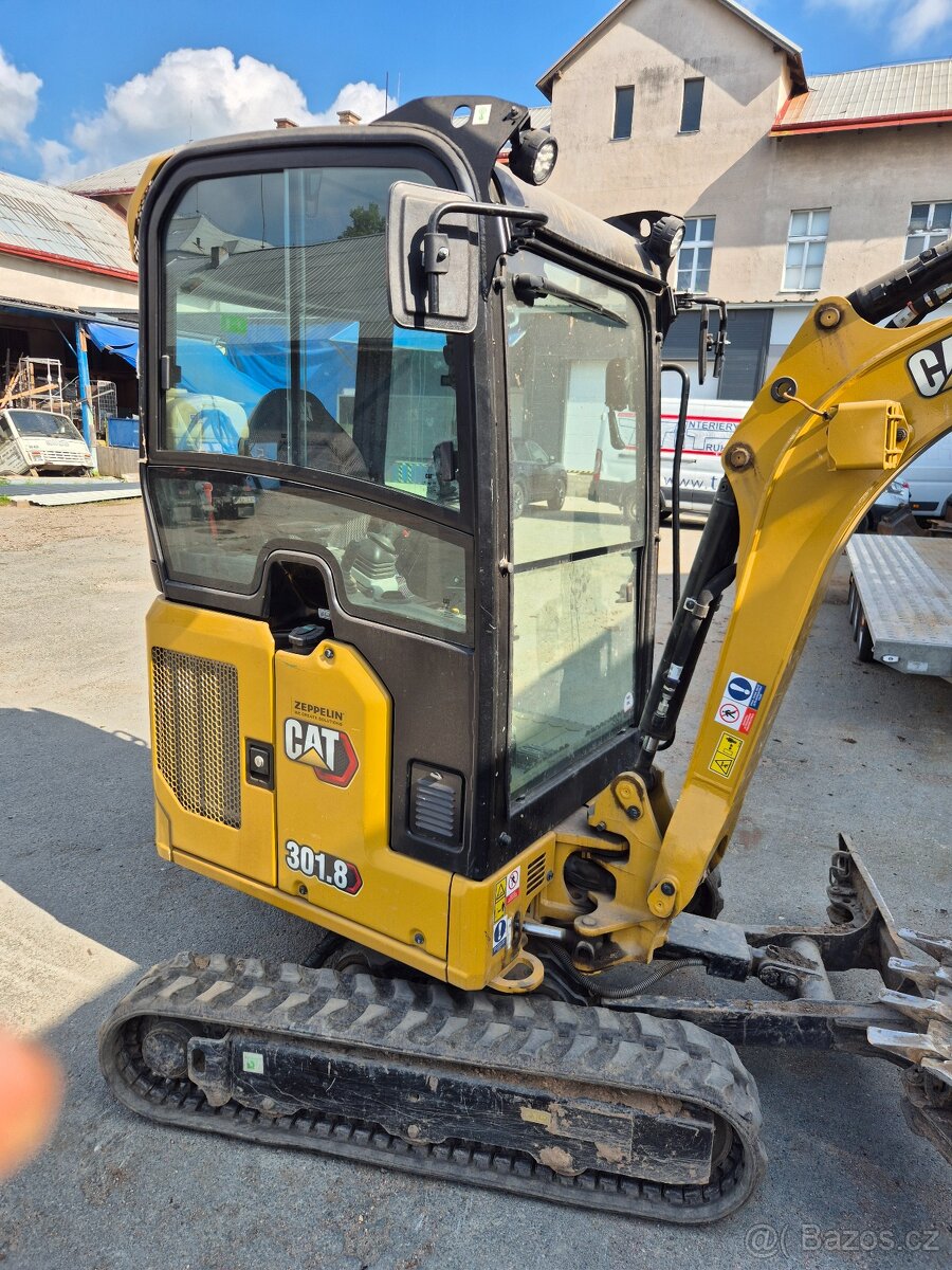 Pásový minibagr CAT301.8