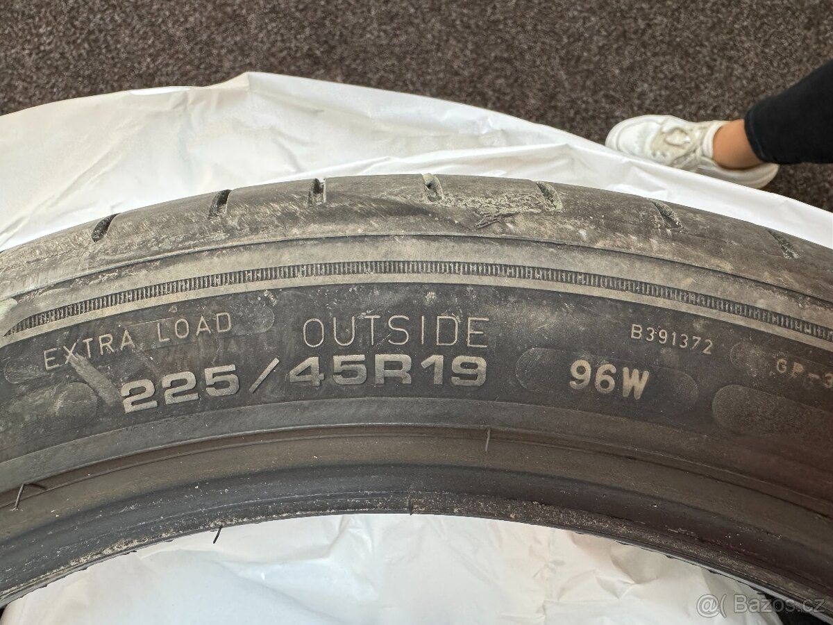 Letní pneu GOODYEAR 225/45R 19