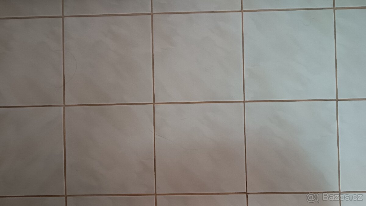 Koupelnová dlažba 25x25 cm, celkem 7 m²