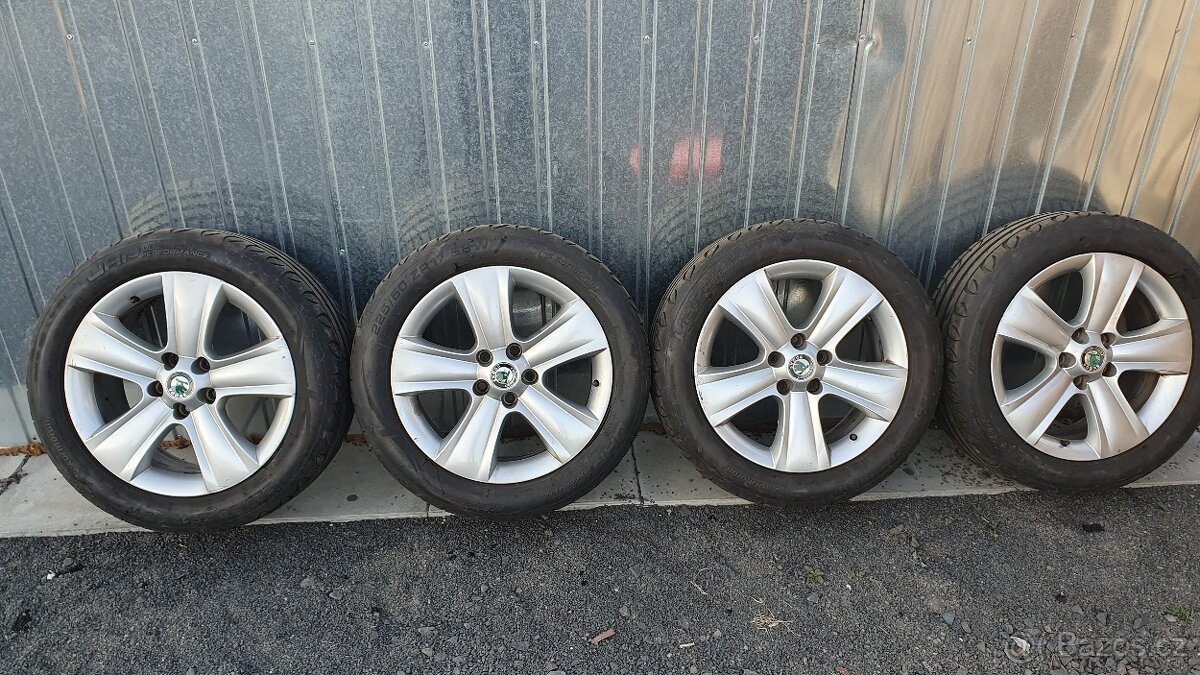 Alu kola Škoda R17 5x112 letní pneu 225/50 R17