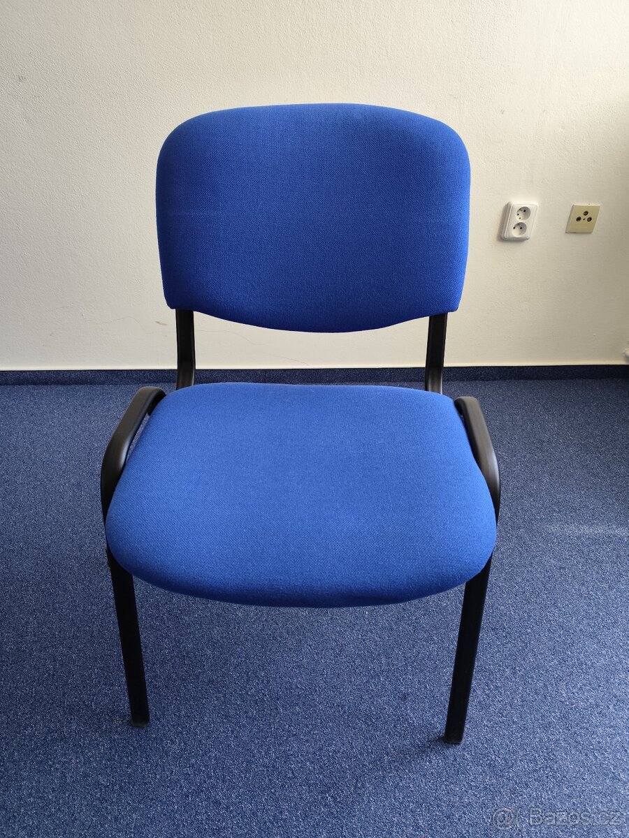 14ks židlí, 6ks židlí se stolkem a 7 stolů