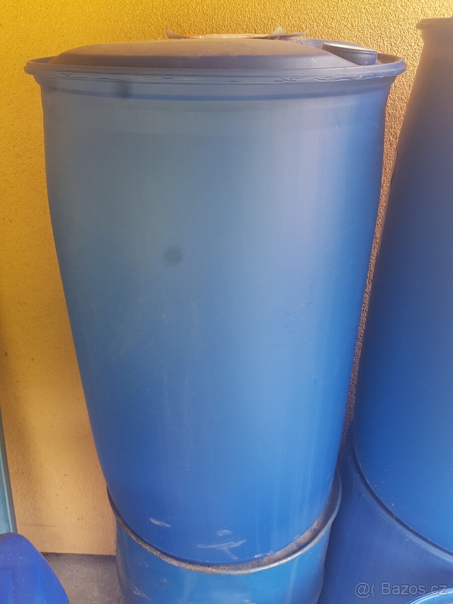 Prodám sud plastový 200L na vodu