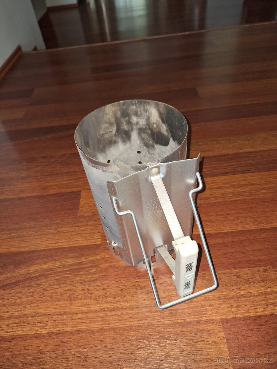 Zapalovaci stojan/komin Weber na drevene uhli velky