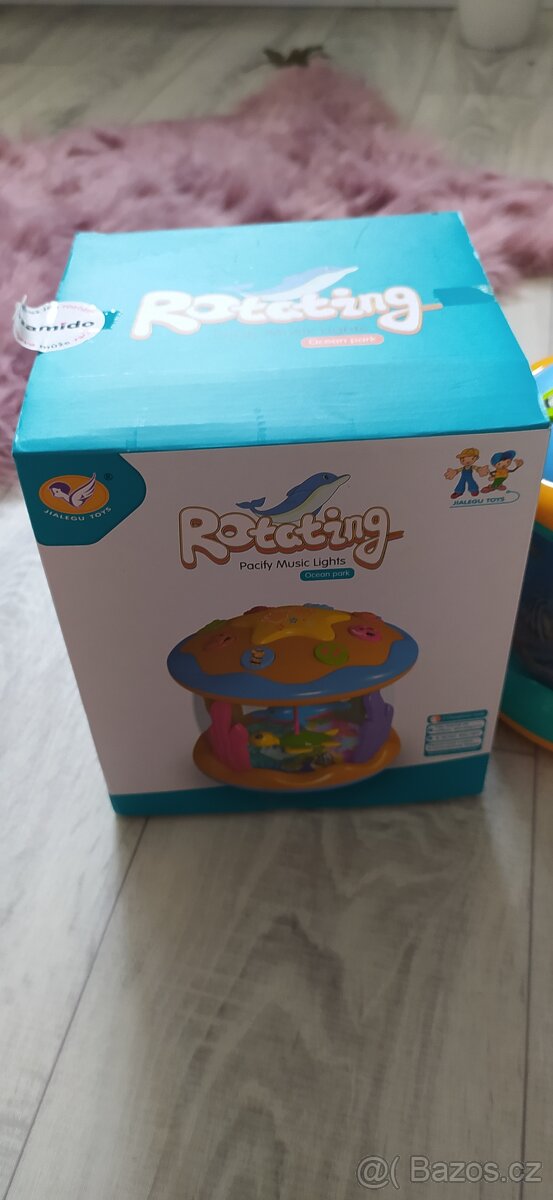 Rotující kolotoč, projektor akvárium
