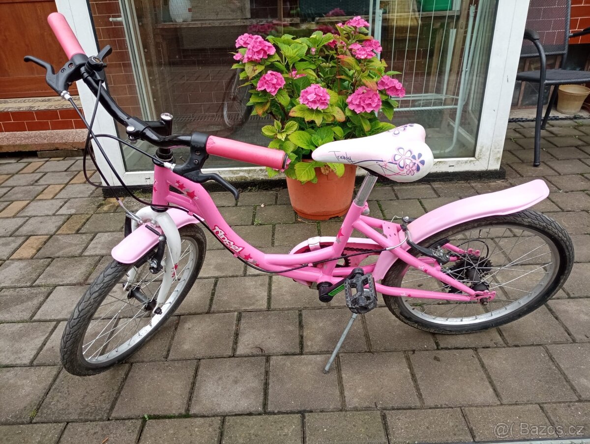 Kolo Dívčí růžové velikost 20 + helma