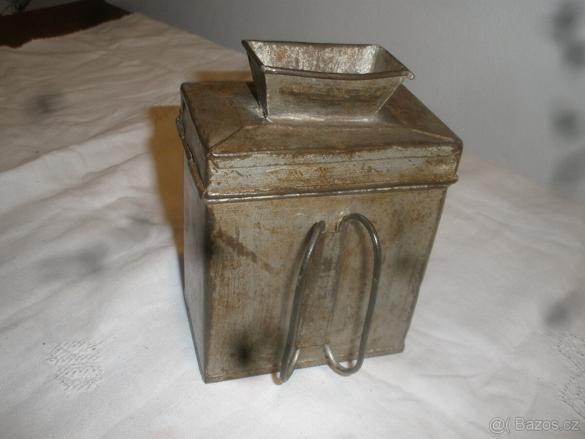 Stará kostelní pokladnička