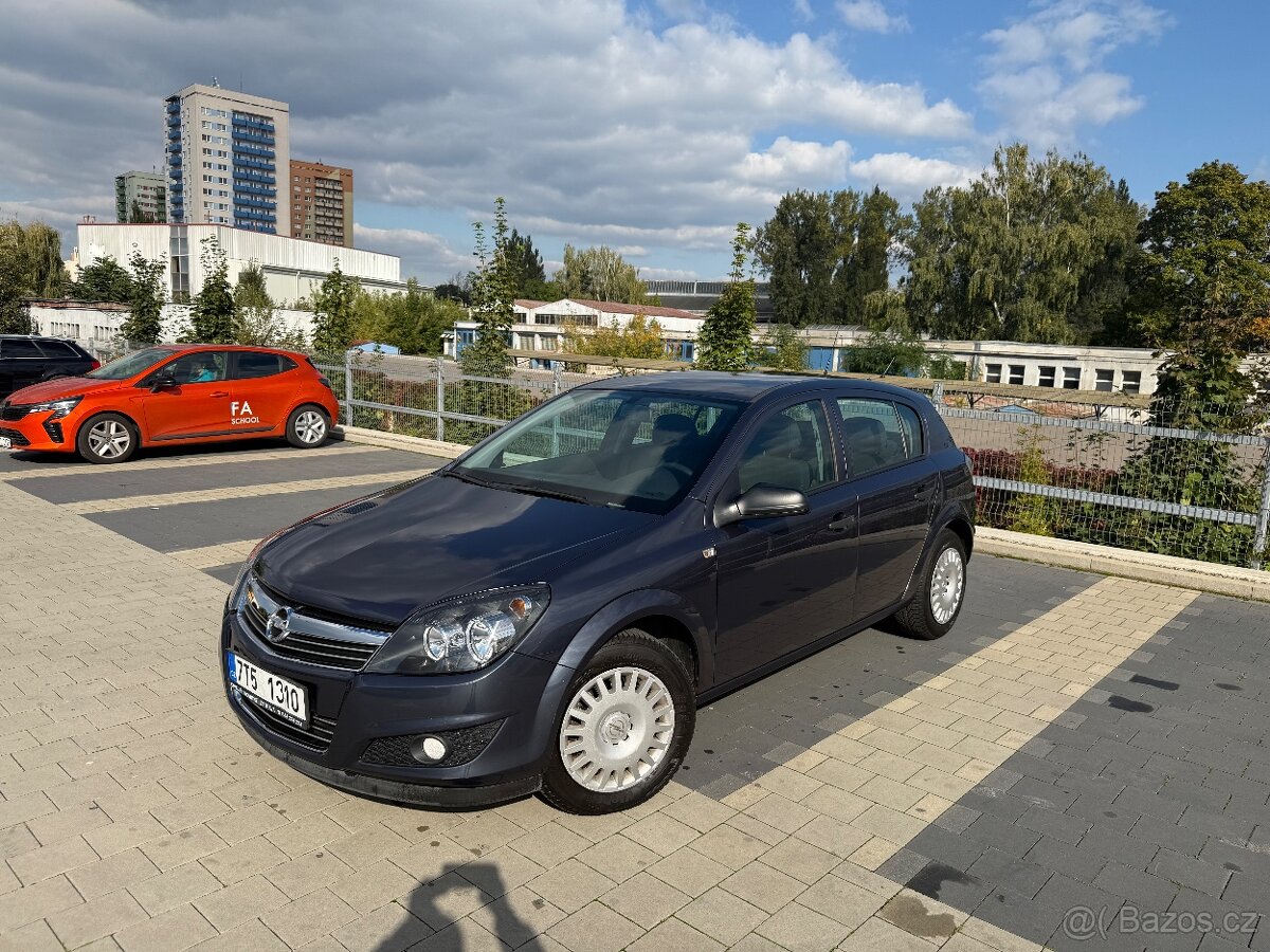 OPEL ASTRA H 1,6 16V 85kW rok 2011 - 1.majitel - 31000km