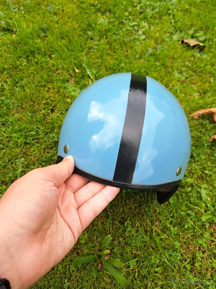 Přilba na veterána, retro přilba- KOVONA KARVINÁ č. 4