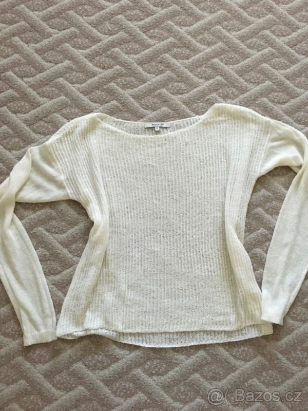 Krémový svetřík