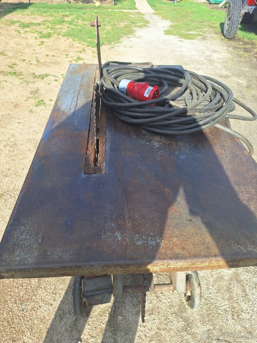 Prodám pilu na dřevo, tovární výroby