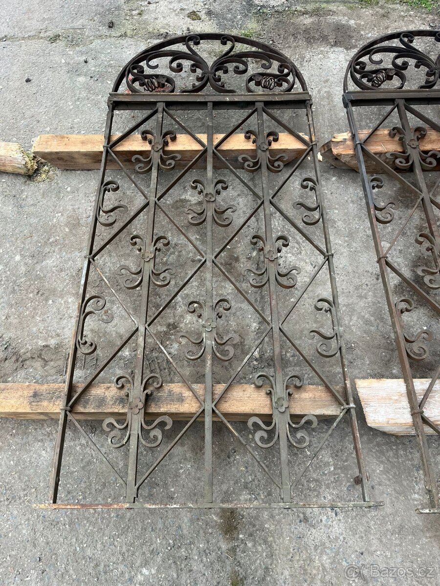 Staré železné mříže