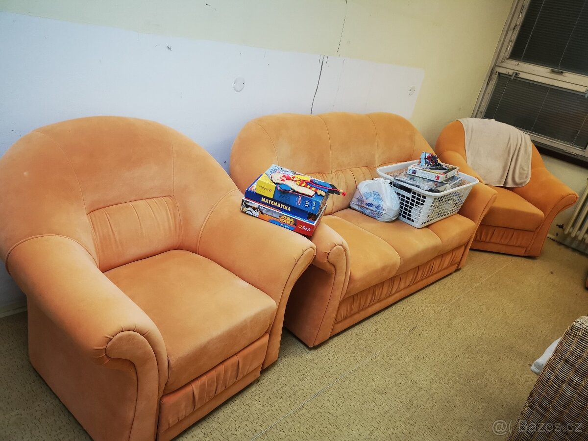 Pomerančový gauč na prodej