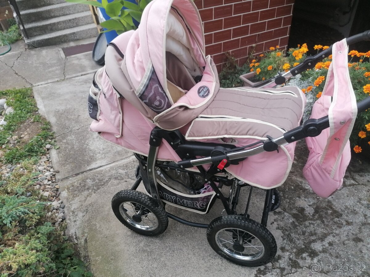Kočárek pro holčičku