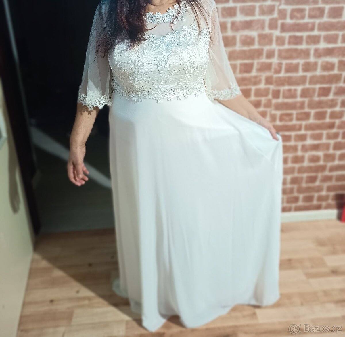 Nádherné svatební šaty