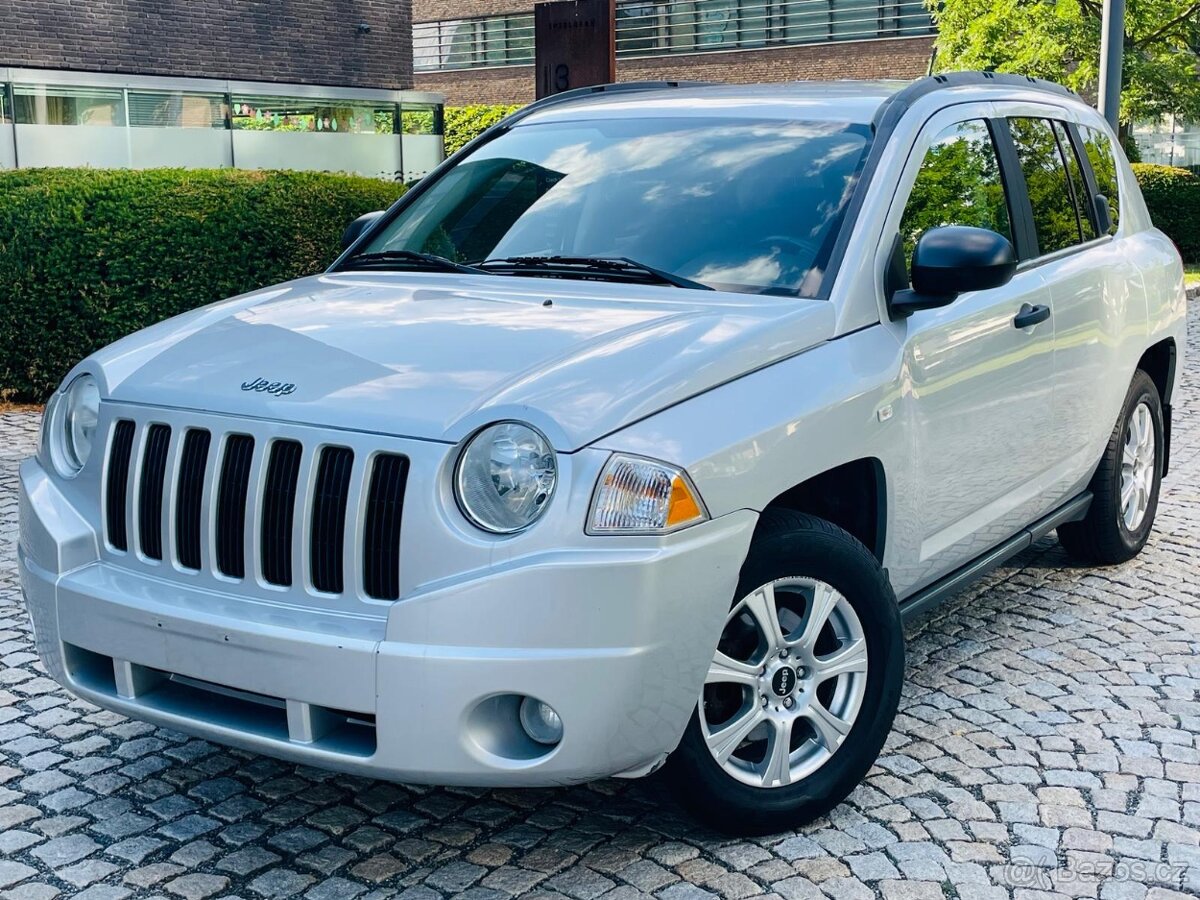 Jeep Compass 2.0D 4x4 MANUÁL SENZORY VÝHŘEV TAŽNÉ