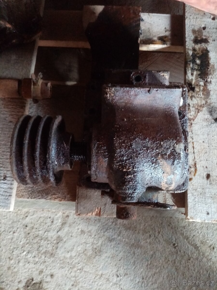 Zetor skříňka na kosu