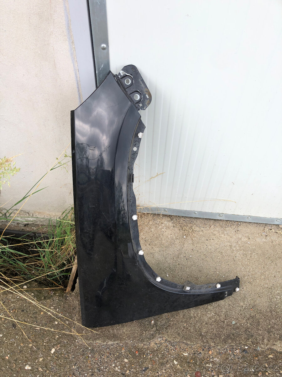 predni blatnik vw tiguan 5N 07-15 pravy cerny