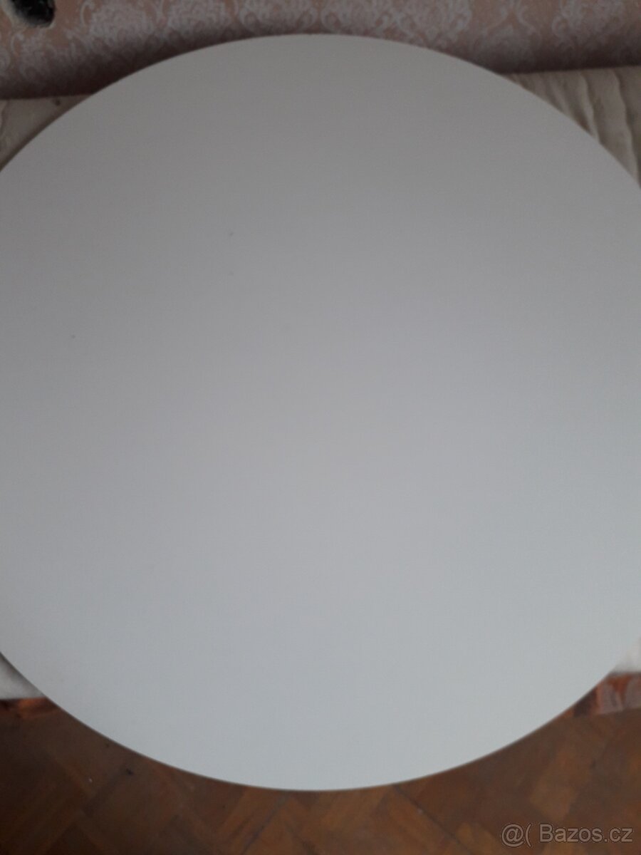 Kulatý jídelní stůl + 5 židlí