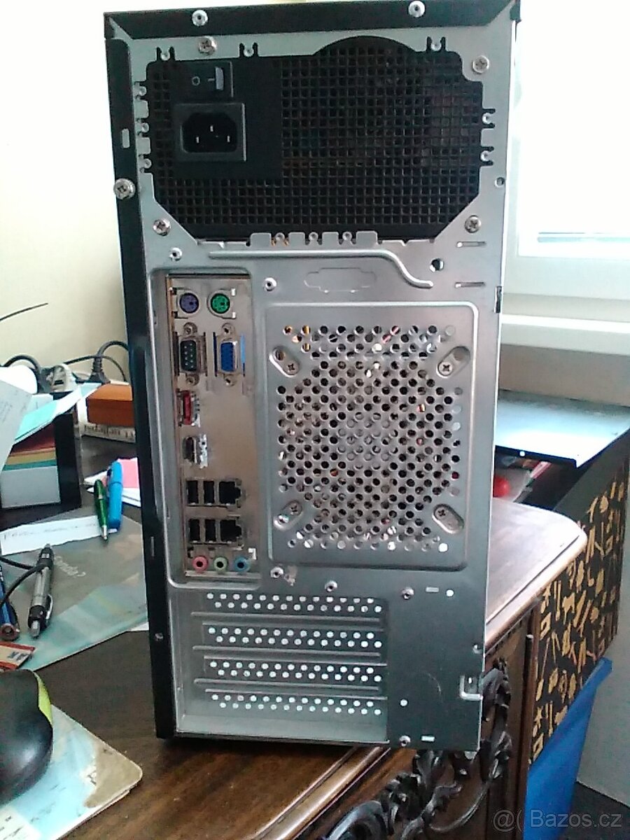 STOLNÍ PC+KLÁVESNICE