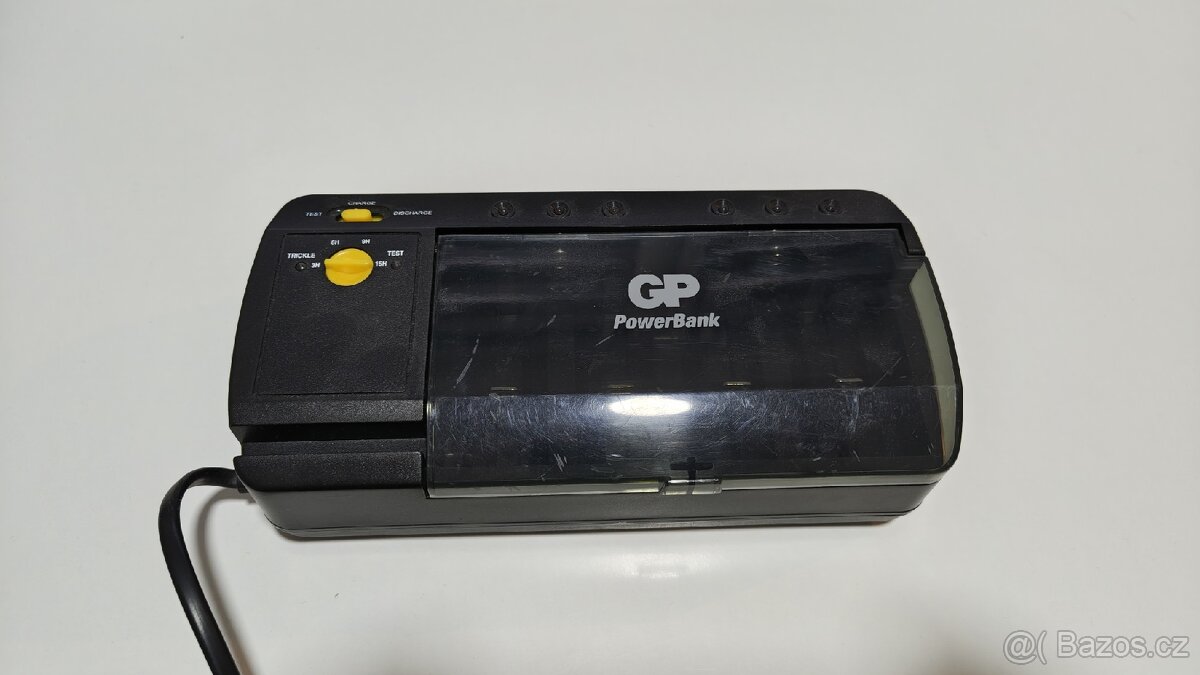 Nabíječka baterií GP s320gp