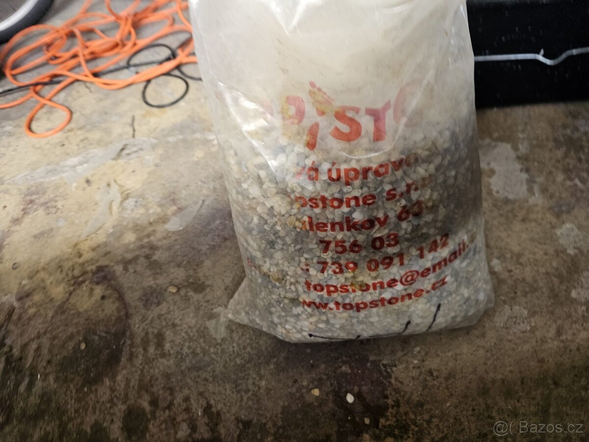 Kamínky na kamenný koberec