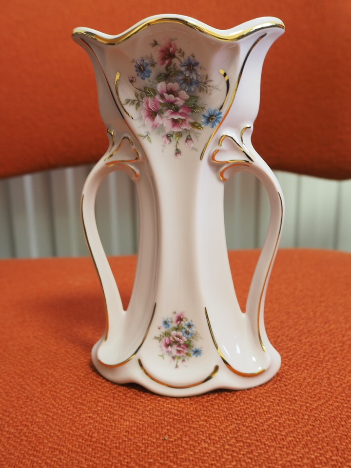 malá váza - růžový porcelán
