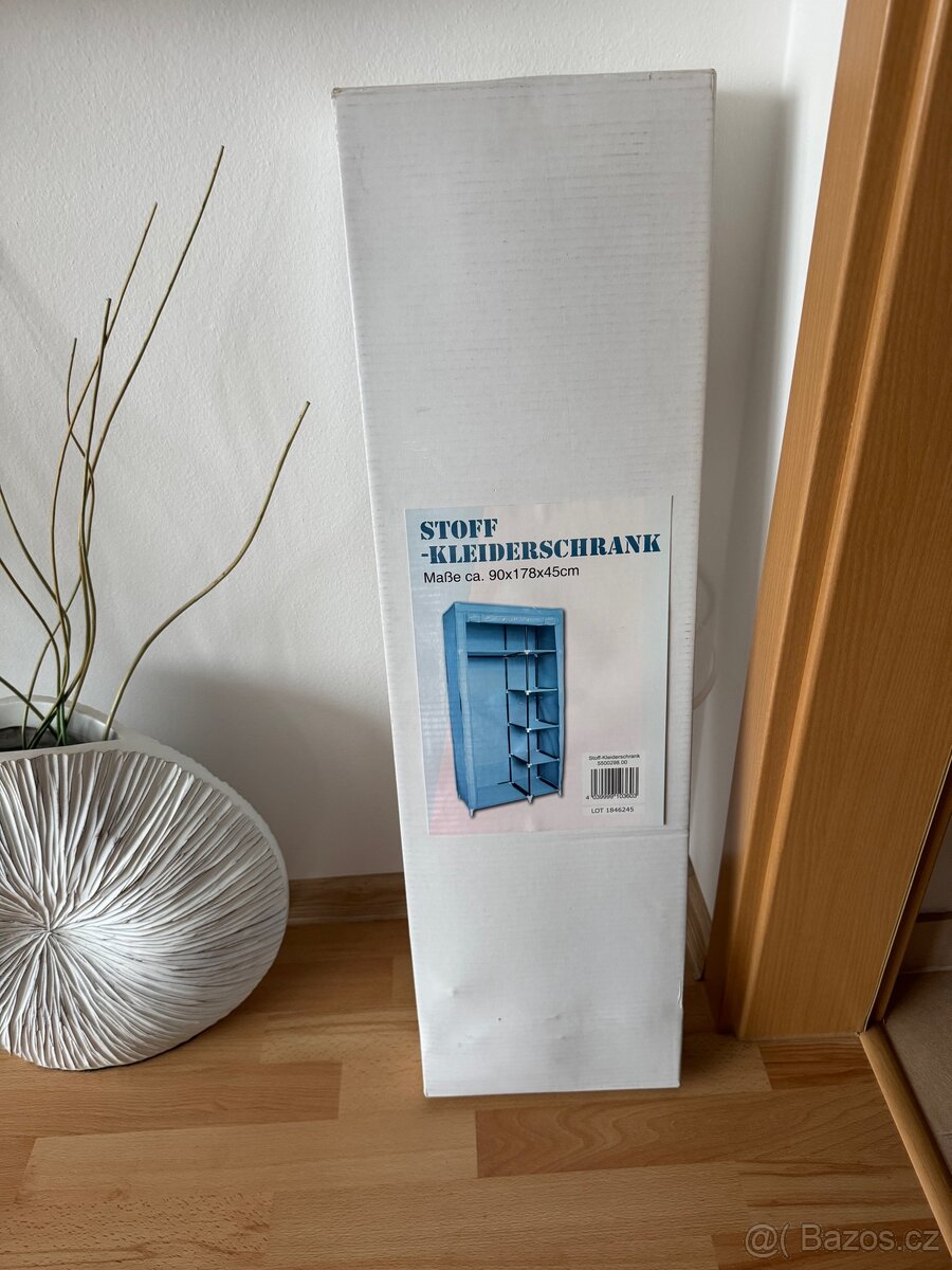 Látková šatní skříň modrá