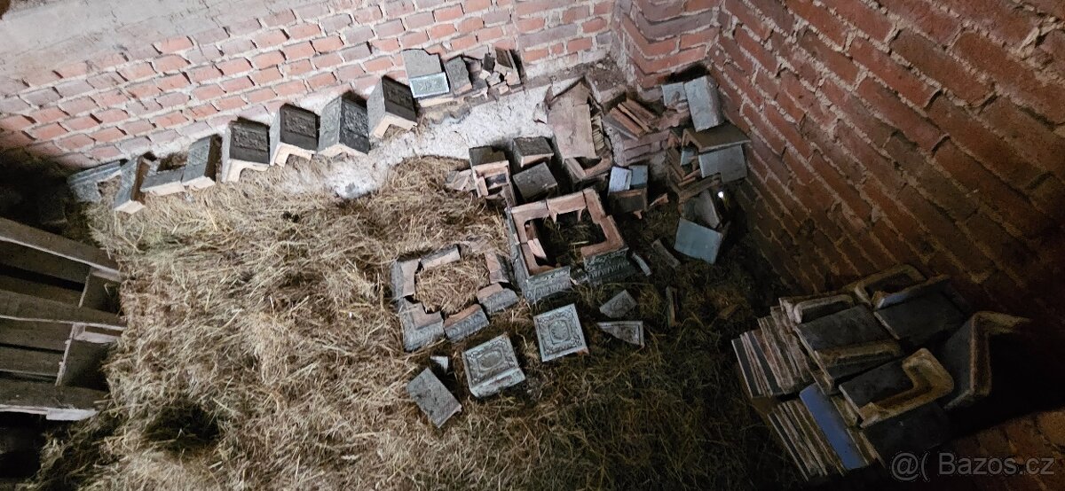 Historické, staré kachle (samostatné, volně uskladněné)