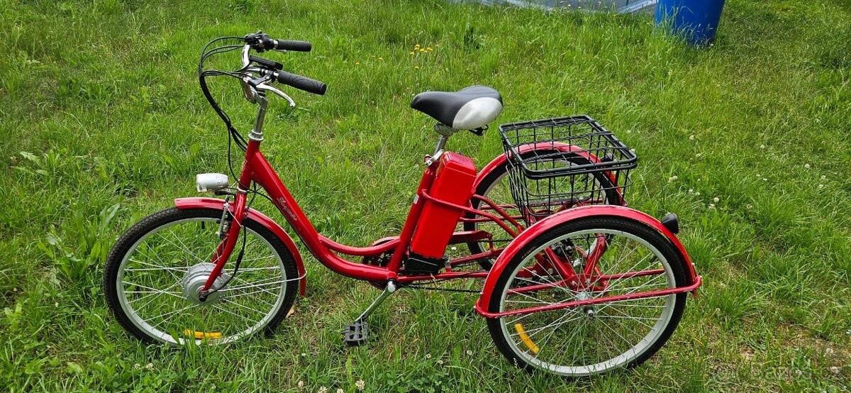 Elektrická tříkolka červená pro seniory