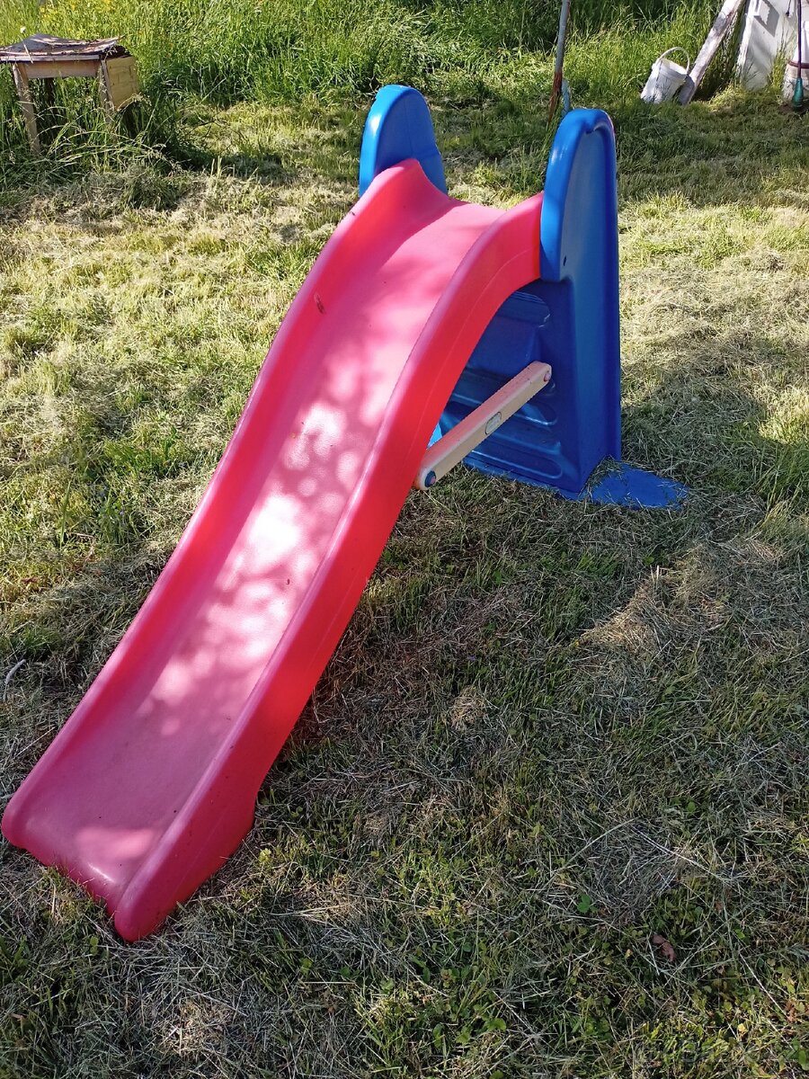 Dětská skluzavka zamluvena