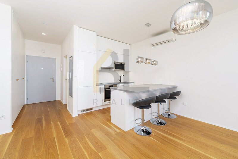 Prodej bytu 1+kk s lodžií, o výměře 32m2, Hodonín